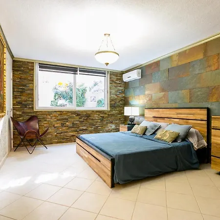 A 4 Floors House With A Large Capacity